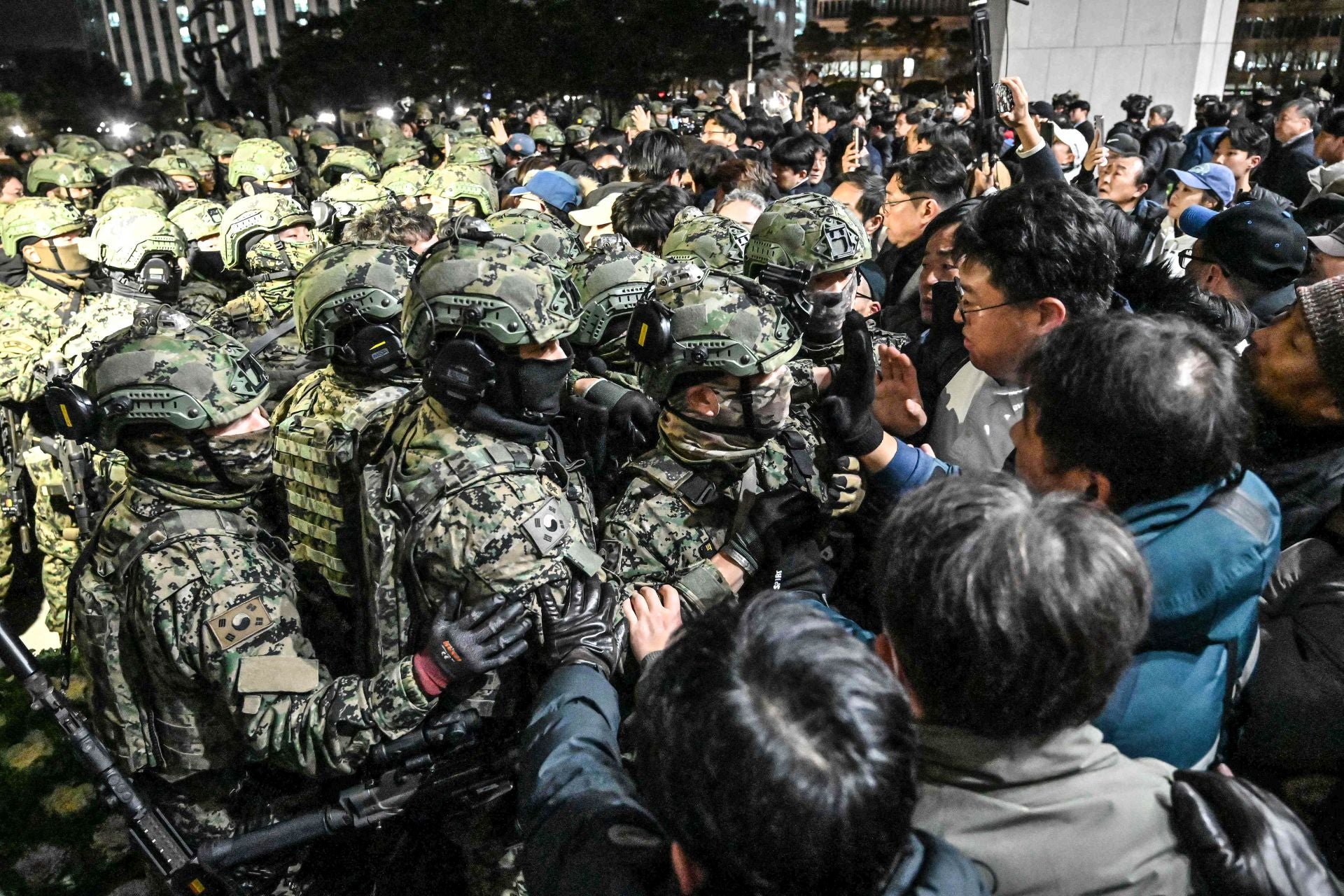 El Parlamento de Corea del Sur bloquea la ley marcial del presidente