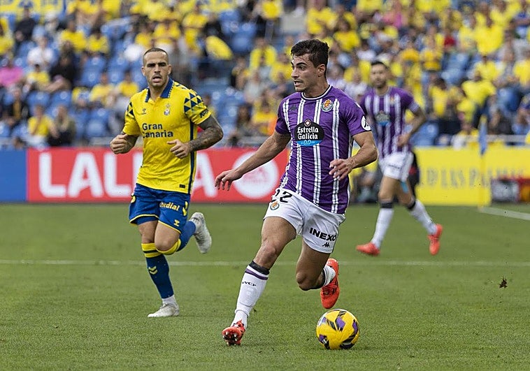 Un doblete de Sandro aleja a Las Palmas del descenso y hunde al Valladolid