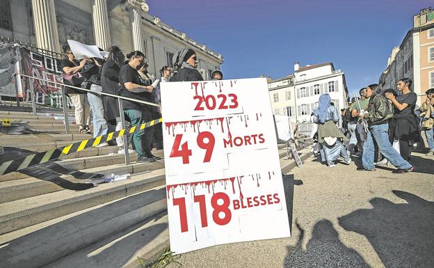 Protesta ante del Palacio de Justicia de Marsella por las 49 muertes relacionadas con el narcotráfico registradas en la ciudad en 2023.