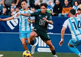 El Almería consigue un empate agónico en el último minuto en Málaga