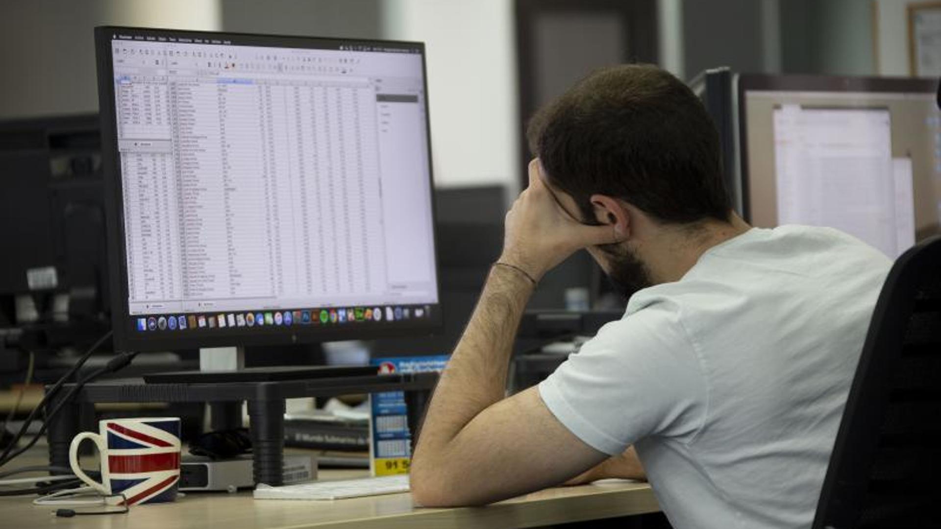 Yüksek dijital becerilere sahip çalışanlar, dijital becerileri olmayanlara göre saat başına %65'e kadar daha fazla kazanıyor