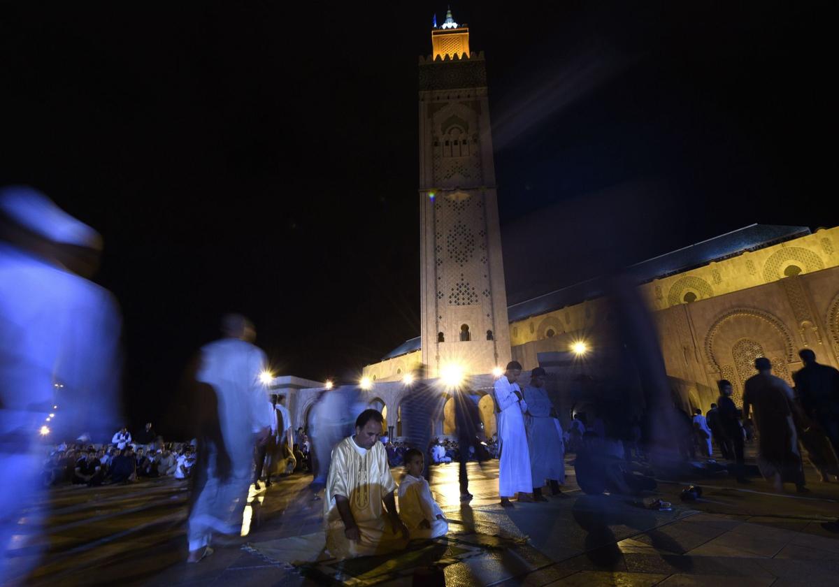 Una imagen de archivo de Casablanca de noche durante una festividad local.