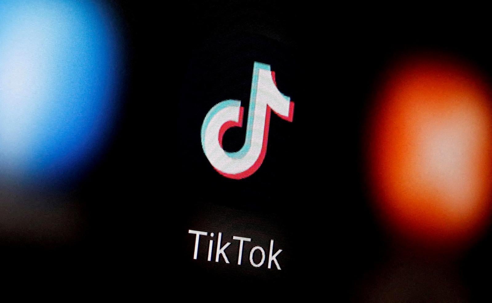 Logo de TikTok en la pantalla de un smartphone.