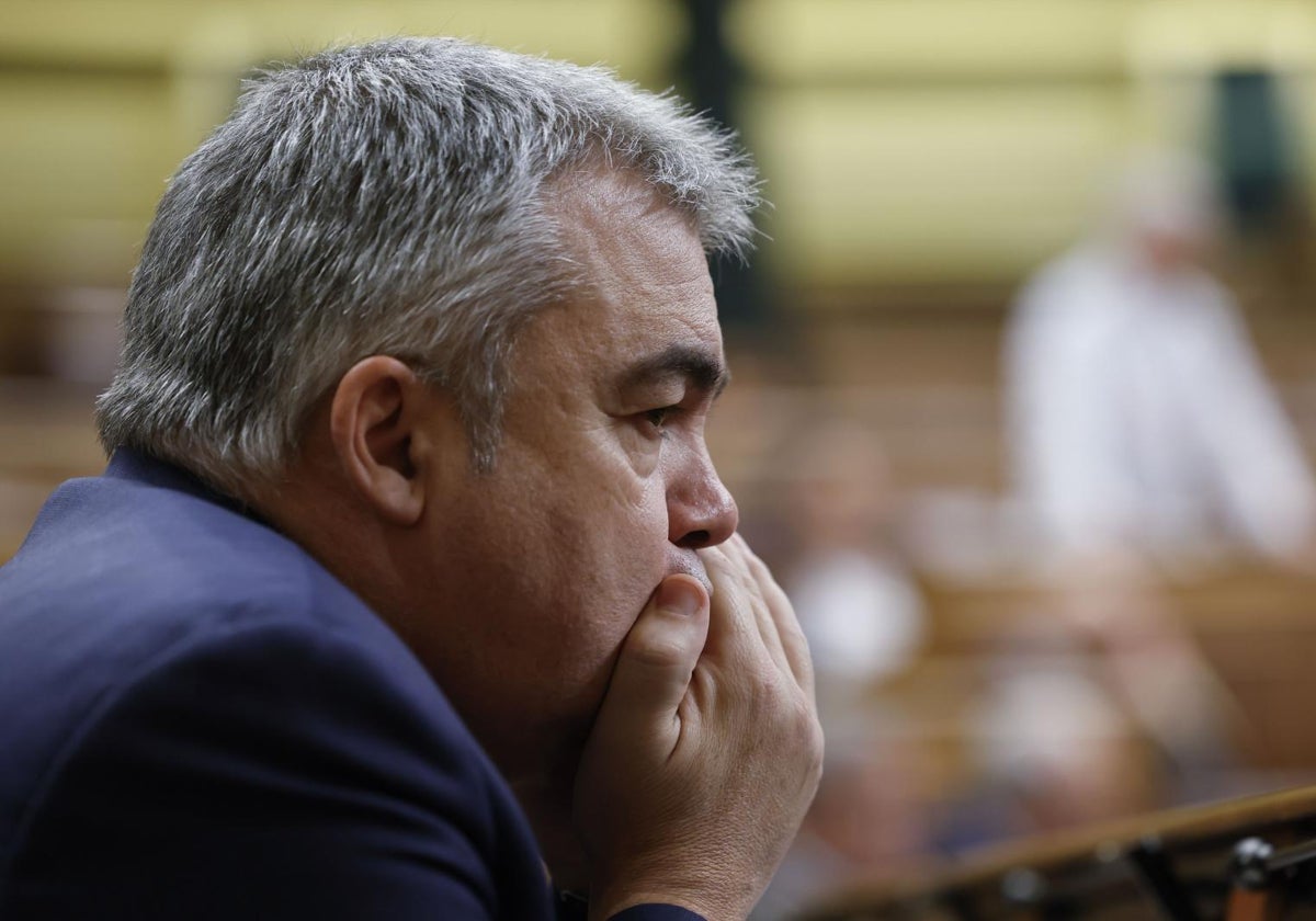 El diputado y secretario de Organización del PSOE Santos Cerdán, durante el pleno de este miércoles en el Congreso.