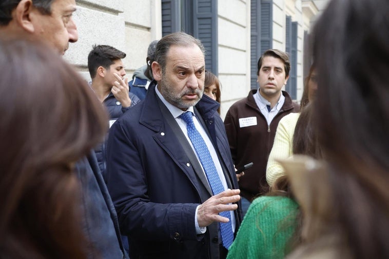 El exministro José Luis Ábalos, este miércoles en el patio del Congreso de los Diputados.