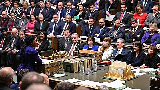Starmer y Badenoch se encaran por la inmigración
