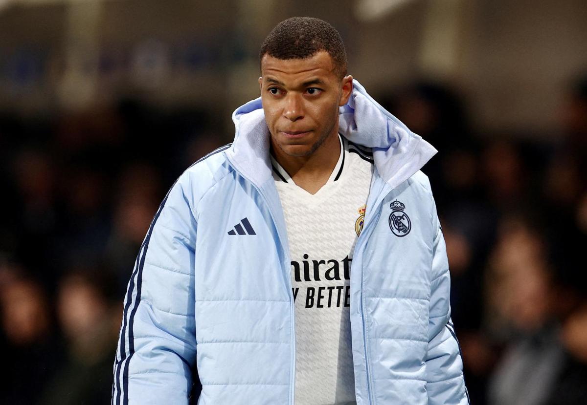 Kylian Mbappé, tras caer lesionado durante el Atalanta-Real Madrid.