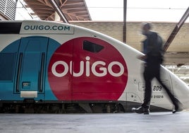 Un tren de Ouigo en la estación de Atocha.