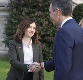 Saludos y sonrisas forzadas antes de la batalla política en la Conferencia de Presidentes