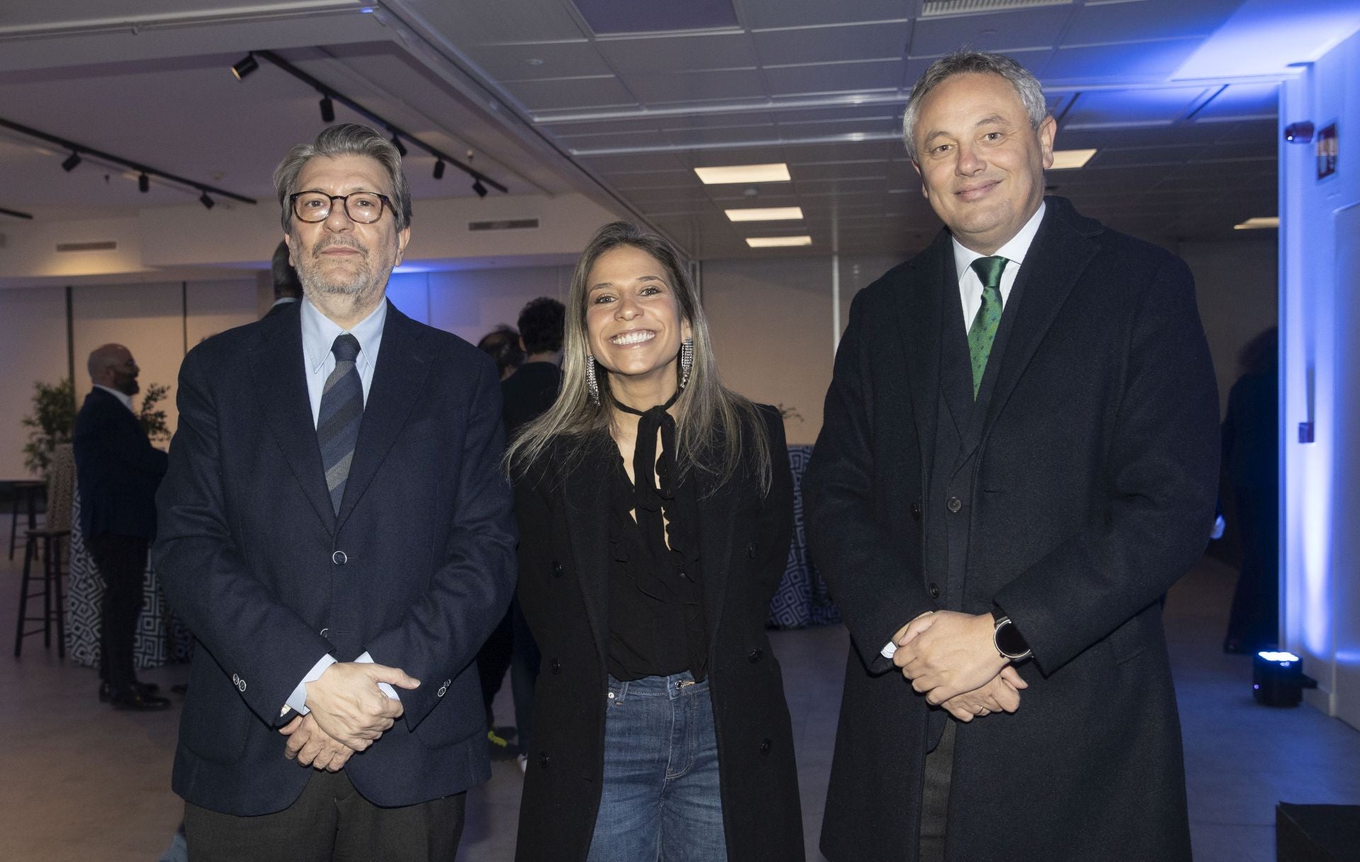 Los columnistas de ABC Ignacio Camacho y Karina Sainz Borgo, y el director de ABC de Sevilla, Alberto García Reyes