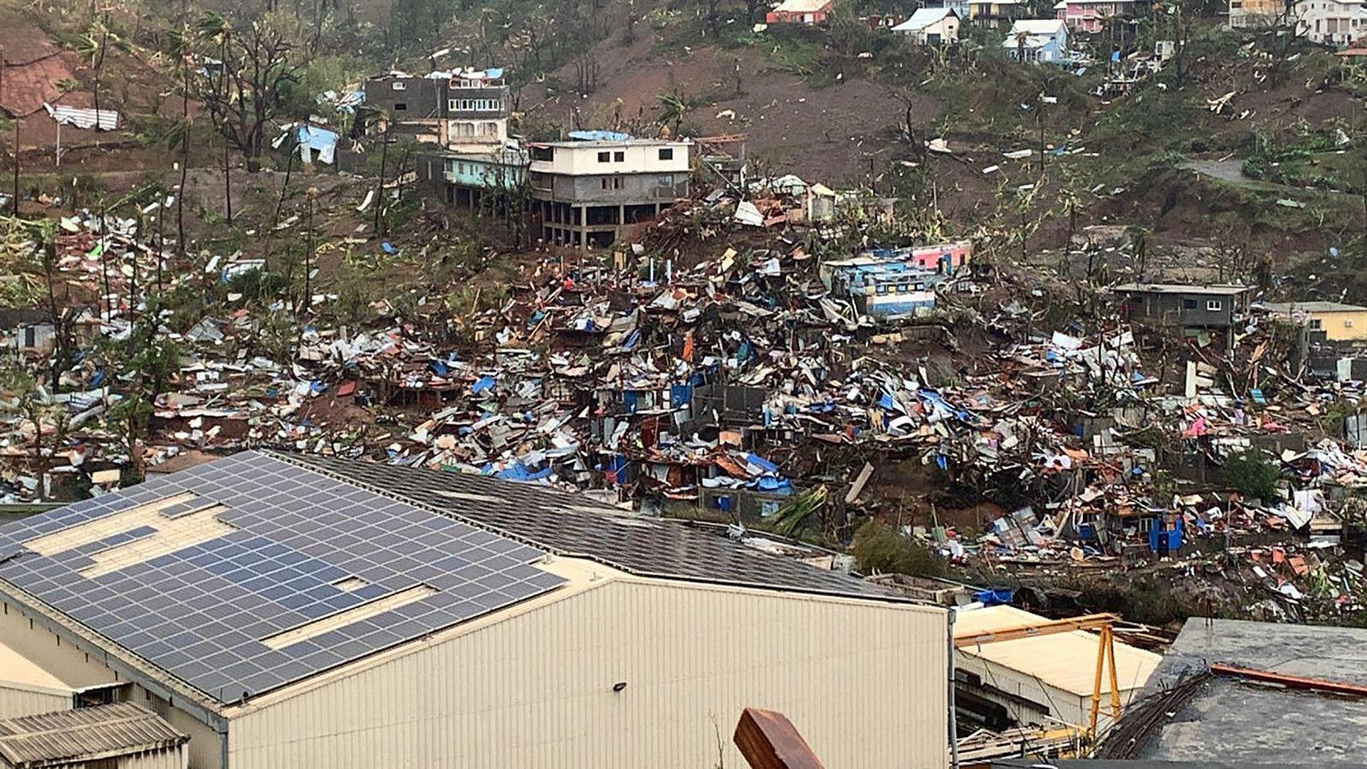 フランスのマヨット諸島、サイクロン「チド」による「数百人の死者」の恐れ
