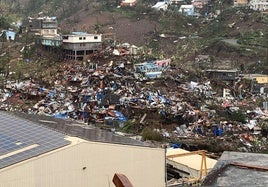 Vista general de los daños causados ​​por el ciclón 'Chido' en Mayotte.