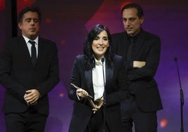 Alauda Ruiz en el momento de recoger el premio, ayer sábado en Madrid.