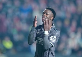 Vinicius, contrariado en Vallecas.