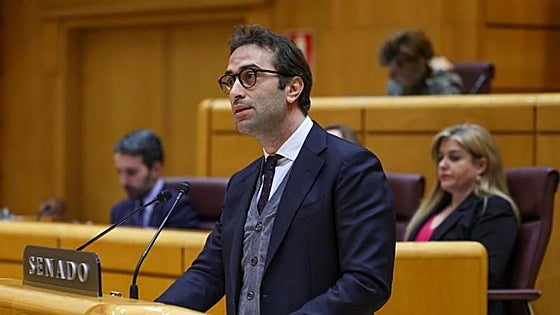 El ala socialista del Gobierno se enfrenta a Díaz y se abre a retrasar la reducción de jornada