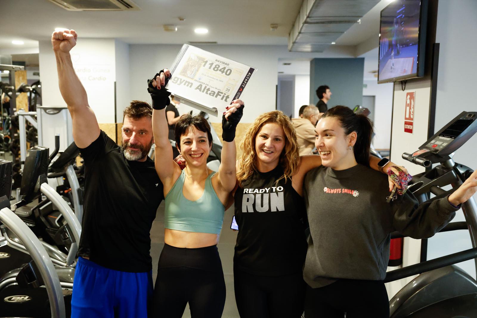 Celebración del tercer premio de la Lotería de Navidad en un gimnasio de Bilbao