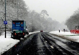 Carretera en mal estado en invierno