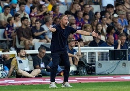 Hansi Flick, durante un partido del Barça.