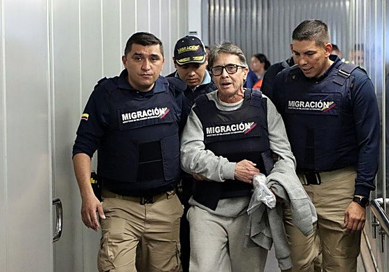 Fabio Ochoa, a su llegada a Bogotá tras ser deportado por EE. UU.