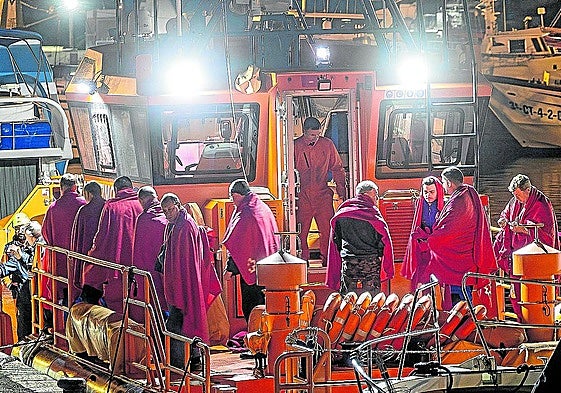 Rusia denuncia que su carguero hundido frente a España fue víctima de un atentado