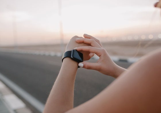 Relojes inteligentes para mujer: los 7 más elegantes y funcionales