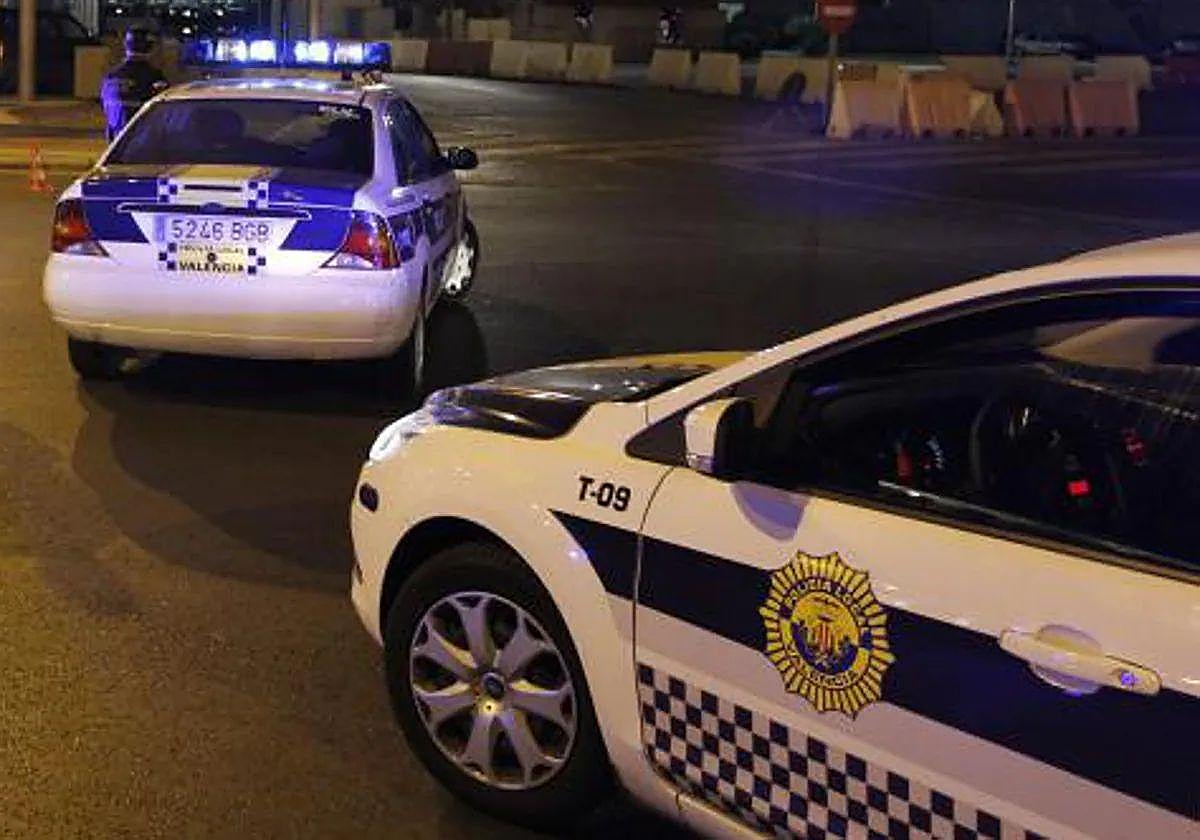 Imagen de archivo de dos patrullas de la Policía Local de Valencia.