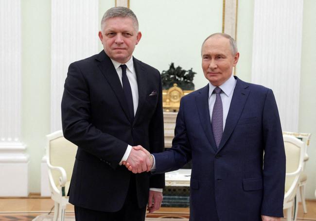 Robert Fico y Vladimir Putin, durante la visita del eslovaco a Moscú el pasado domingo.