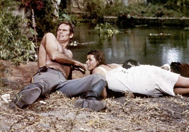 Charlton Heston y Senta Berger.