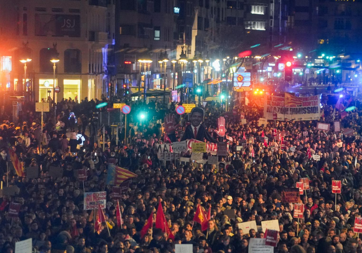 Tercera manifestación en Valencia contra Mazón