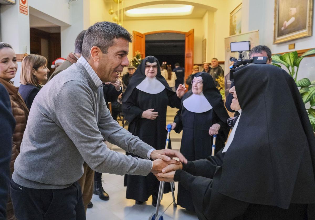 El líder valenciano visita el día de Nochebuena a las Hermanitas de los Ancianos Desamparados en Elche.