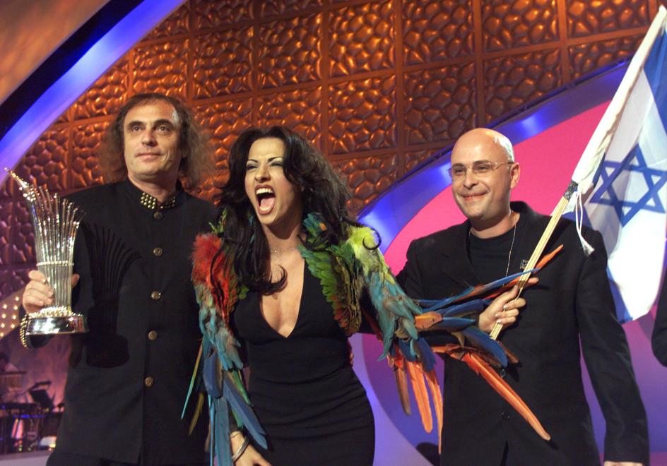 Sharon Cohen, conocida como Dana International, tras ganar el festival en 1998.