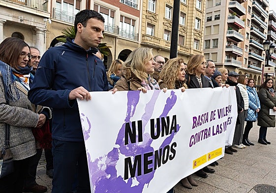 Concentración silenciosa en Logroño por uno de los crímenes machistas del año pasado.