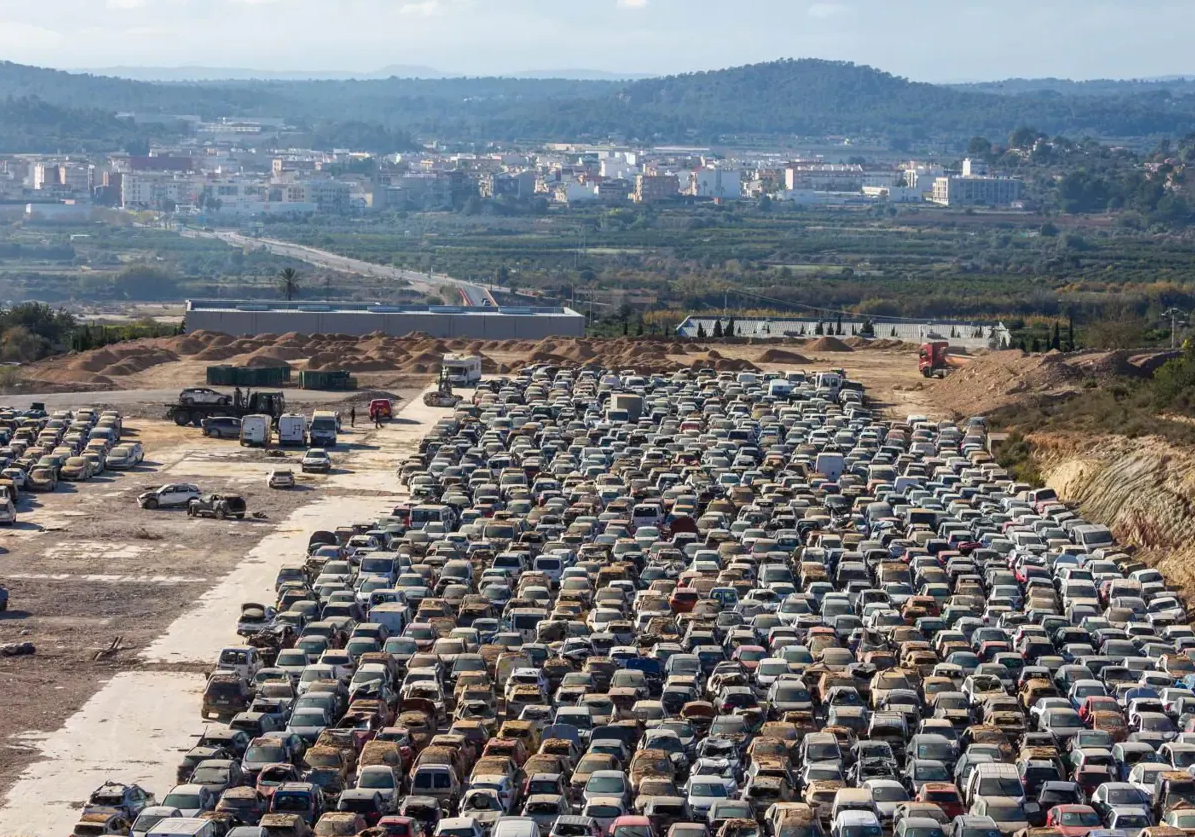 Casi 100.000 coches continúan en solares dos meses después de la DANA