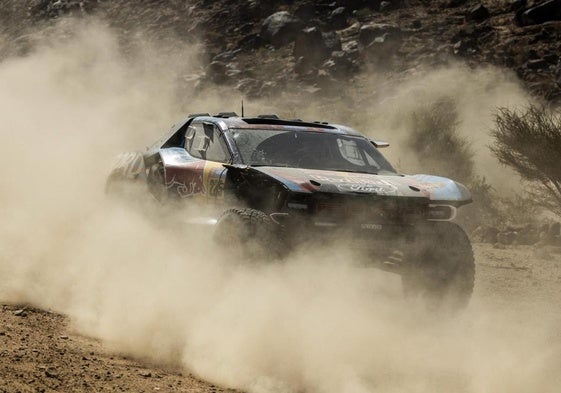 Carlos Sainz, durante la primera etapa del Dakar.