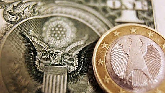 La debilidad económica reactiva el riesgo de la paridad entre euro y dólar