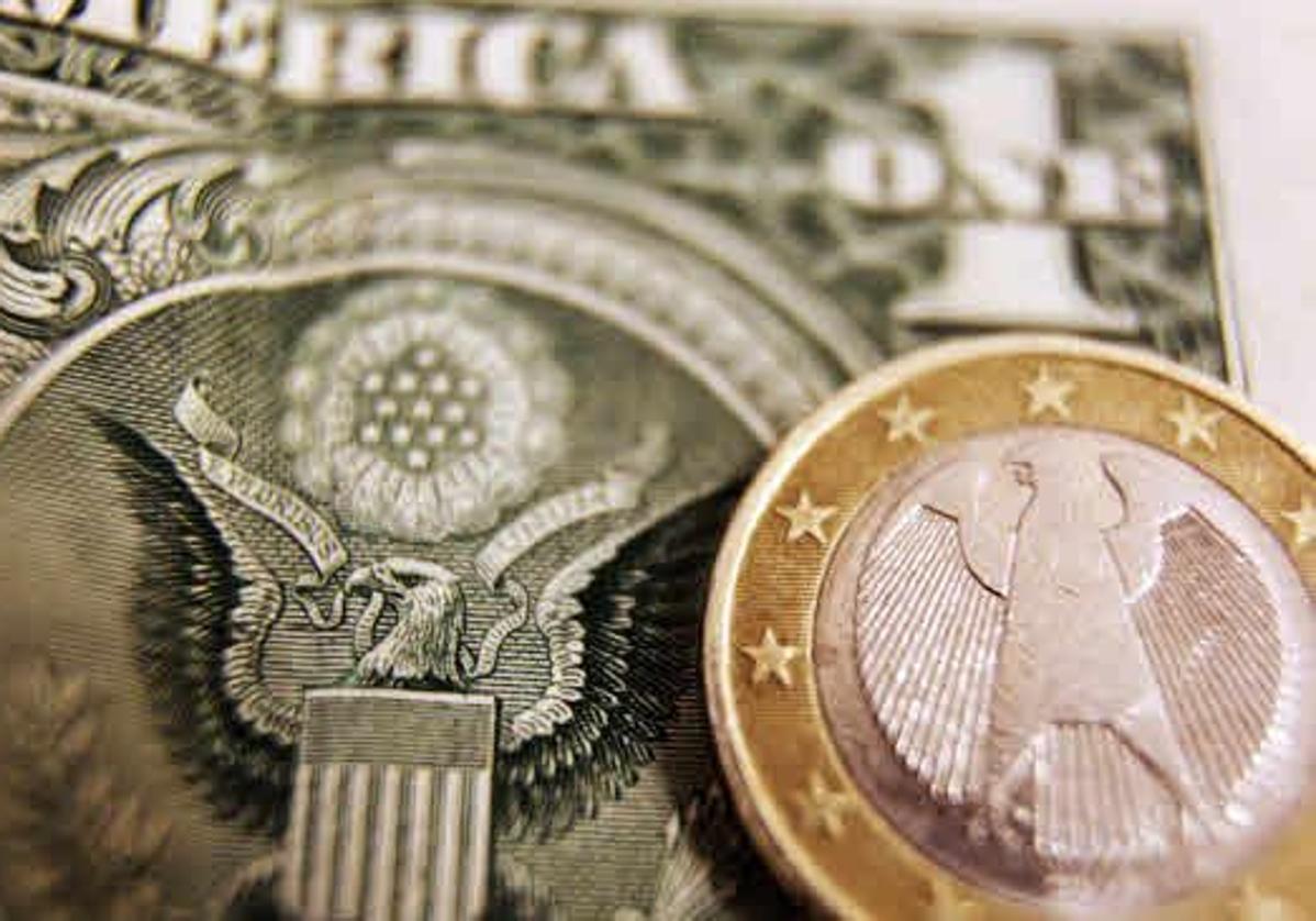 La debilidad económica reactiva el riesgo de la paridad entre euro y dólar