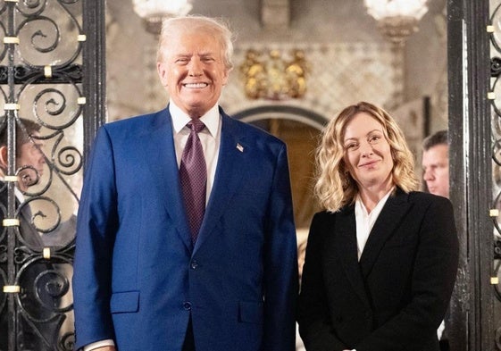 Trump y Meloni, en la visita de la primera ministra italiana al magnate en Mar-a-Lago.