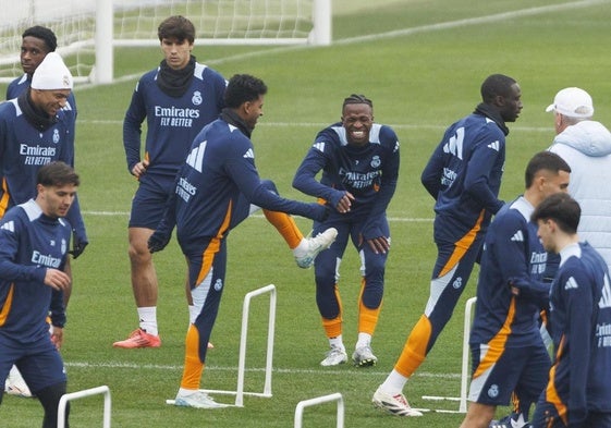 Los jugadores del Real Madrid, en el último entrenamiento antes del duelo con la Deportiva Minera.