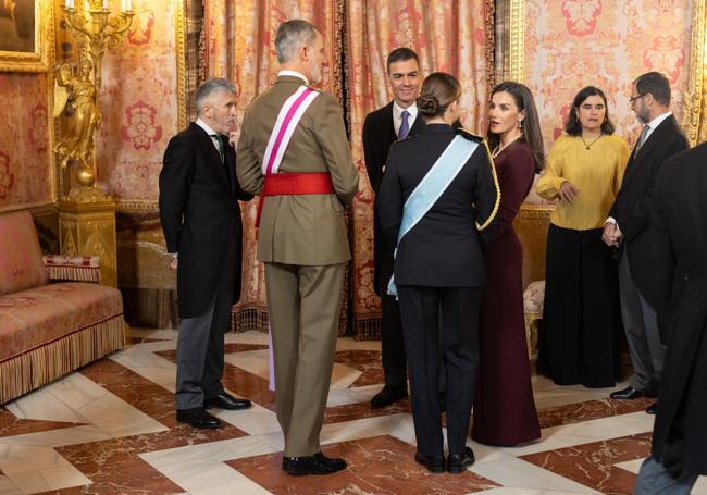 El ministro de Interior, Fernando Grande-Marlaska, el Rey Felipe VI, el presidente del Gobierno, Pedro Sánchez, la Princesa Leonor, y la Reina Letizia, durante la Pascua Militar