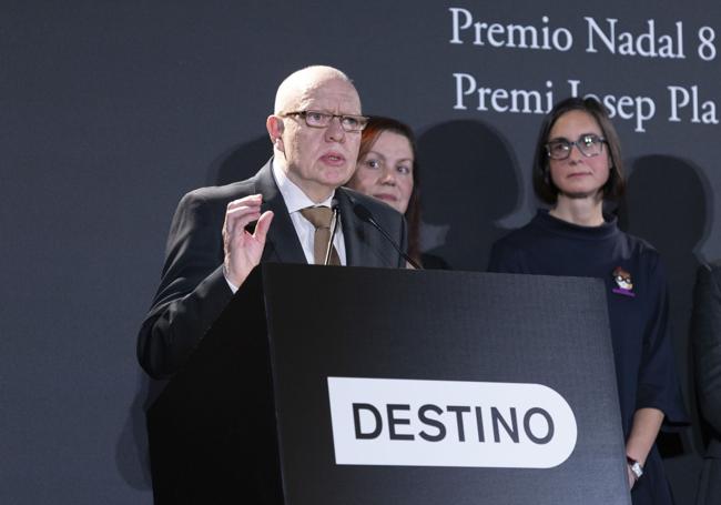 El escritor bonaerense Jorge Fernández Díaz, este lunes durante su discurso de agradecimiento por el Premio Nadal.