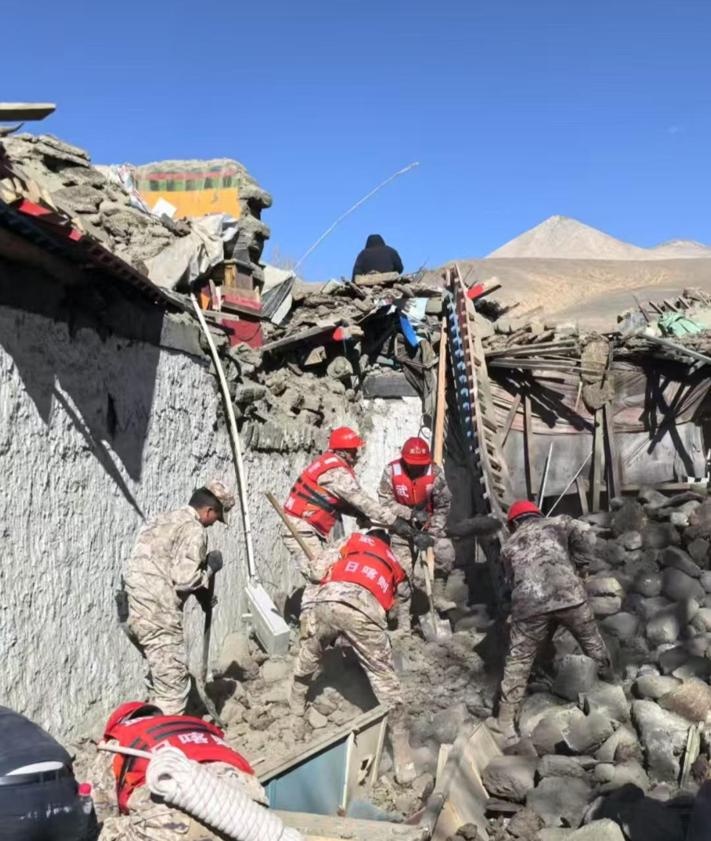 Imagen secundaria 2 - Al menos 95 muertos tras un terremoto de magnitud 6,8 en Tíbet