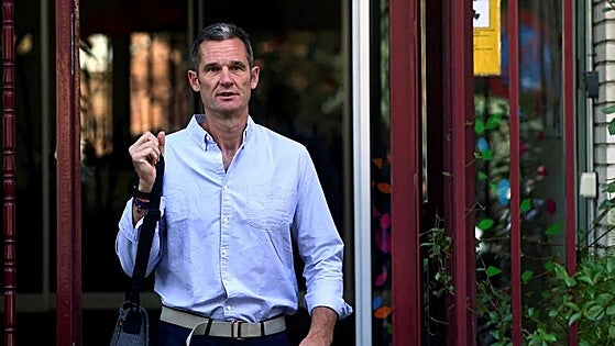 Los hermanos Urdangarín Borbón comienzan el año con su padre y Ainhoa Armentia