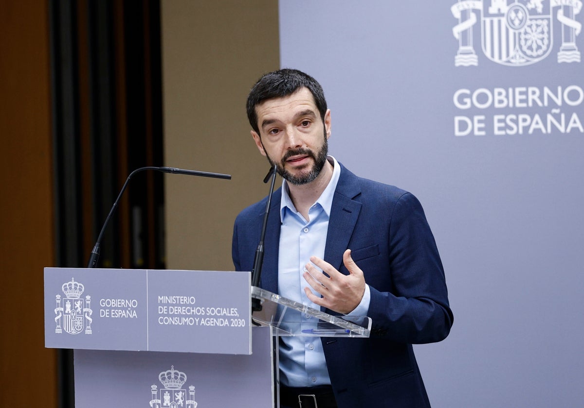 Pablo Bustinduy, hoy, durante la presentación de la estrategia contra la pobreza.