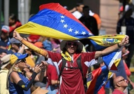 Los opositores al chavismo se concentran en Caracas ante la presencia de las nuevas milicias civiles armadas