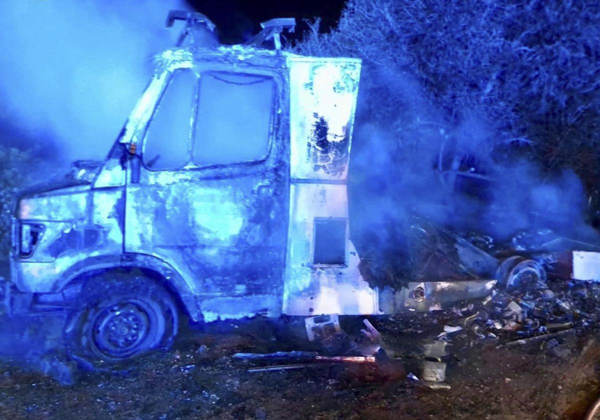 Imagen de la caravana tras el incendio.