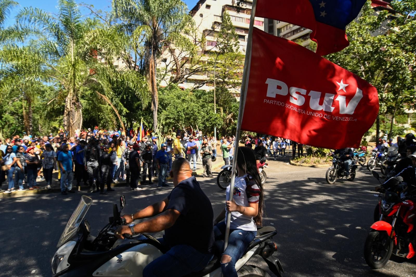 Fotografías: los opositores al chavismo se concentran en Caracas ante la presencia de las nuevas milicias civiles armadas