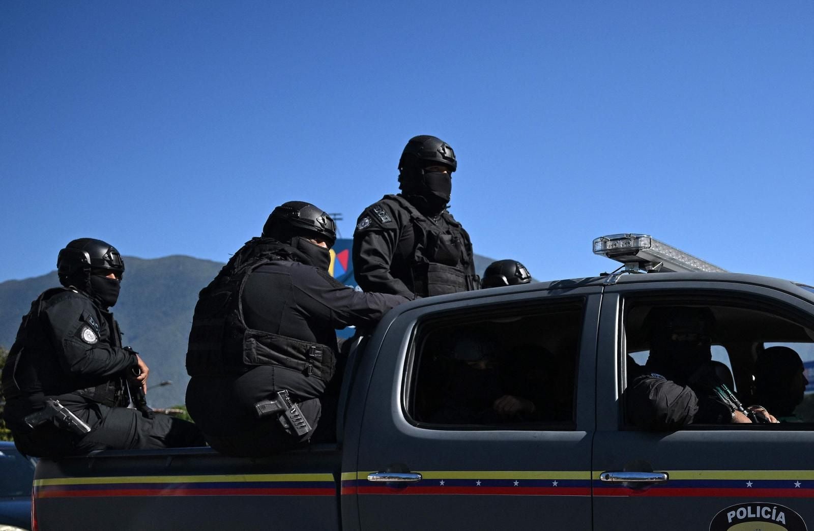 Fotografías: los opositores al chavismo se concentran en Caracas ante la presencia de las nuevas milicias civiles armadas