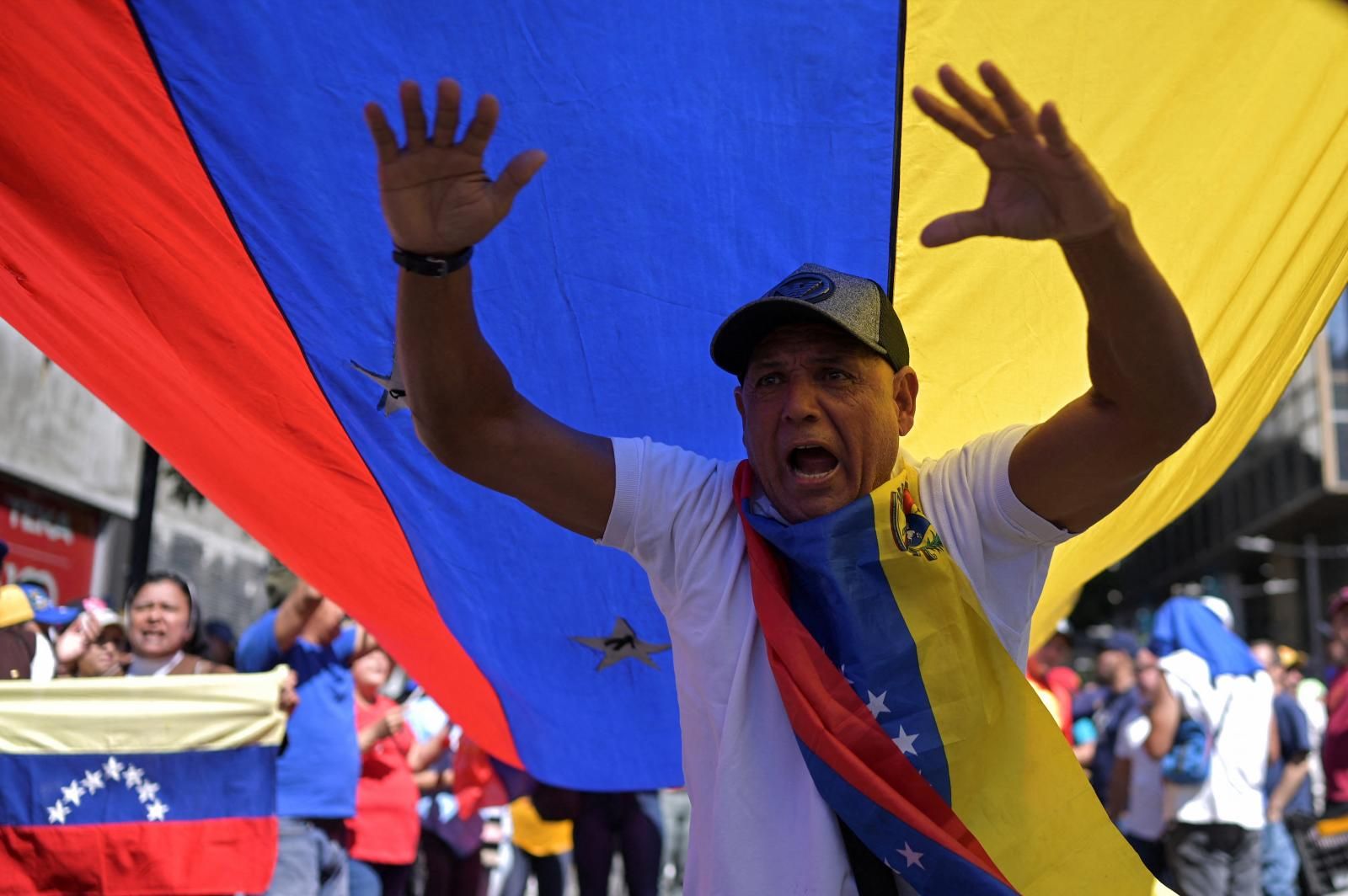 Fotografías: los opositores al chavismo se concentran en Caracas ante la presencia de las nuevas milicias civiles armadas