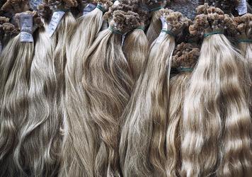 Las mafias las prefieren rubias: así funciona el tráfico de pelo