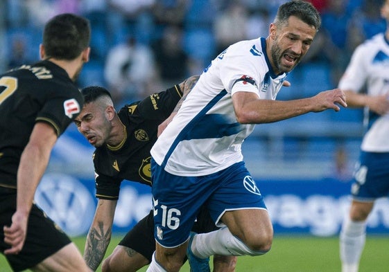 El Tenerife derrota al Castellón, pero sigue colista